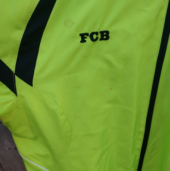 Barcelona Soccer Jacket M Green/Black High Visibility FCB - Picture 3 of 6